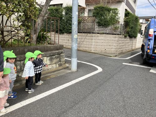 グランドへお散歩