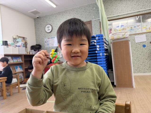 おはしで　つかめるかな…？４歳児♪